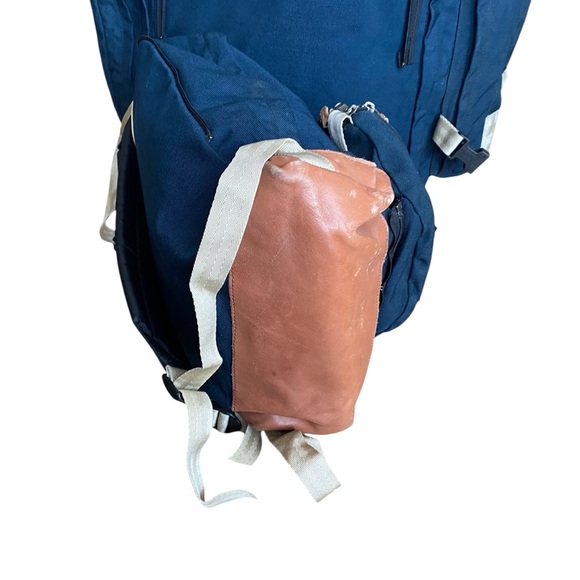 Eastpak Travel Bag Carry On Backpack Zip Off Pack 4-1 Navy Blue Leather Handles - Picture 13 of 15